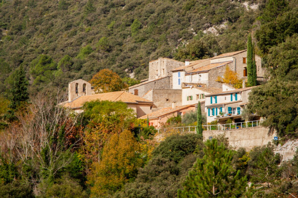 Vue rapprochée sur le coeur de village de Saint-Léger-du-Ventoux.