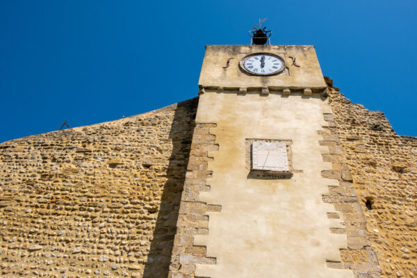 Clocher-tour de Buisson avec horloge