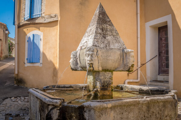 Fontaine Saint-Roman-de-Malegarde