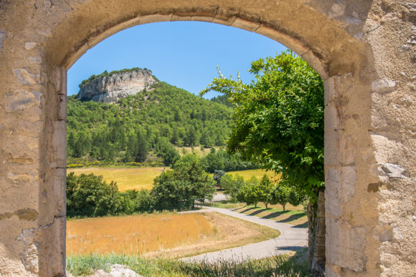 Vue sur les paysages autour de Savoillans depuis un proche.