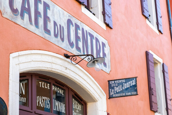 Façade du café du Centre, le bar communal de Villedieu.