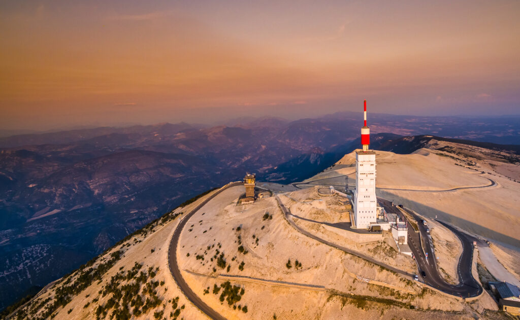 Vue aérienne du sommet du Mont Ventoux