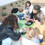 Ateliers pour les enfants lors de l'inauguration de la micro-crèche.